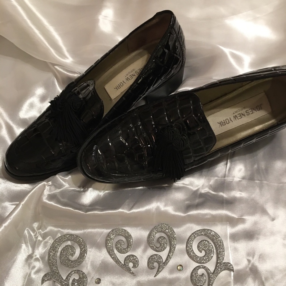 Shoes - Picture 3 of 4